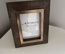 Genesis Olivia picture frame