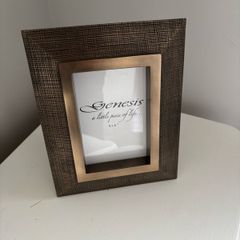 Genesis Olivia picture frame