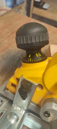 DeWalt 110v D26500 Planer