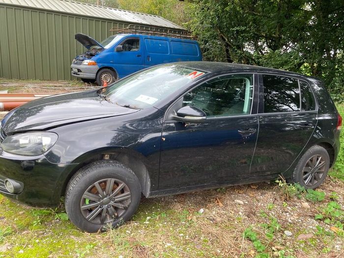 Vw golf damaged for parts 2011