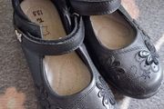 Girls school shoes - different sizes. Price per pair