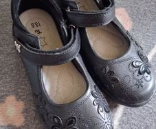 Girls school shoes - different sizes. Price per pair