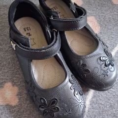 Girls school shoes - different sizes. Price per pair