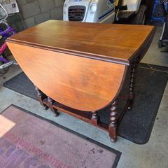 Oak drop left Table