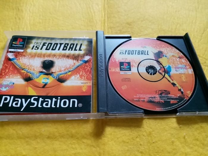 This is Football PlayStation1 Ps1 PlayStation 2 ps2 games Original