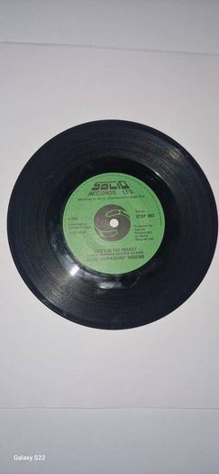 Alex "Hurricane" Higgins SIGNED 1-4-7 Vinyl (1982) - Near Mint Record