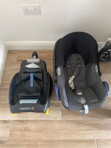 Maxi cosi car seat and cabriofix base