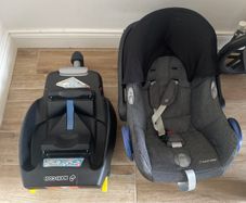 Maxi cosi car seat and cabriofix base