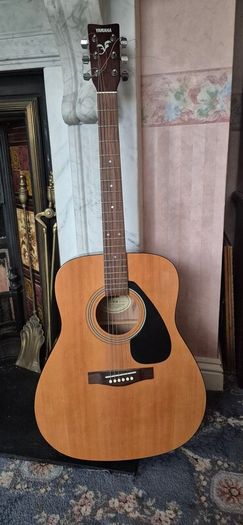 Yamaha F310 Acoustic Guitar