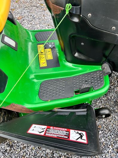 John Deere Lawn Teactor Ride on Mower
