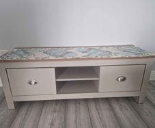 Tv bench