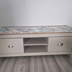 Tv bench