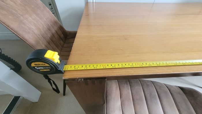 Dinning table (only table no chairs)table solid wood.