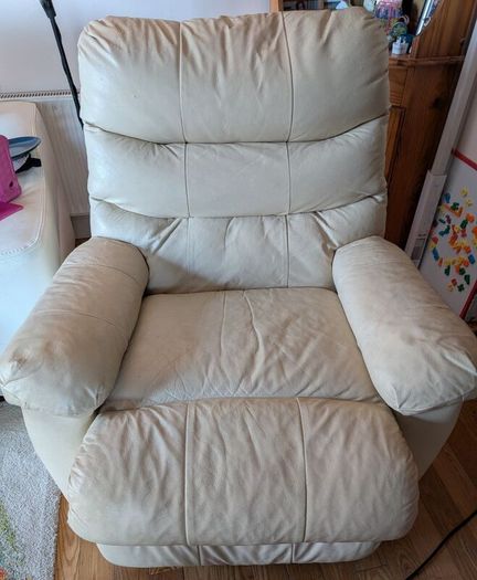 Recliner armchair