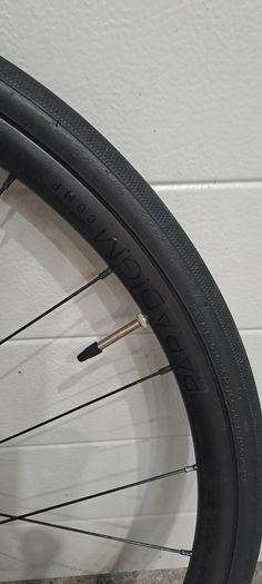 Bontrager Paradigm Comp TLR Disc Wheelset