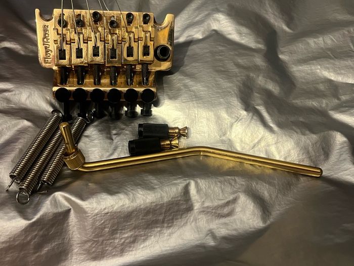 Floyd Rose FRT 1000 Original Tremolo bridge system gold fits Jackson esp charvel Ibanez fender Stratocasters BRAND NEW electric guitar parts accessories