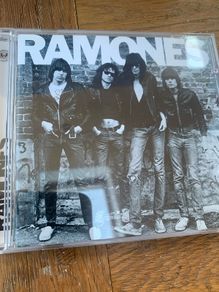 Ramones - Ramones (reissue with 8 bonus tracks)