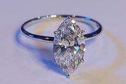 14k Gold ring with 2ct Lab-Grown Diamond cerified by IGI and Laser inscripted