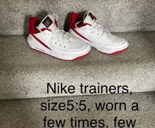 Nike trainers, size 5:5