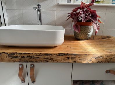 Custom vanity unit + basin + tap