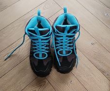North Face Size 37/Size 4 Kids/Womens