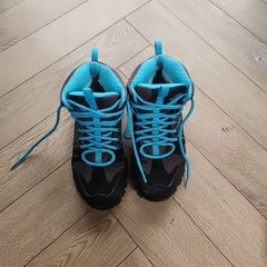 North Face Size 37/Size 4 Kids/Womens