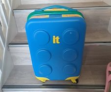 kids suitcase