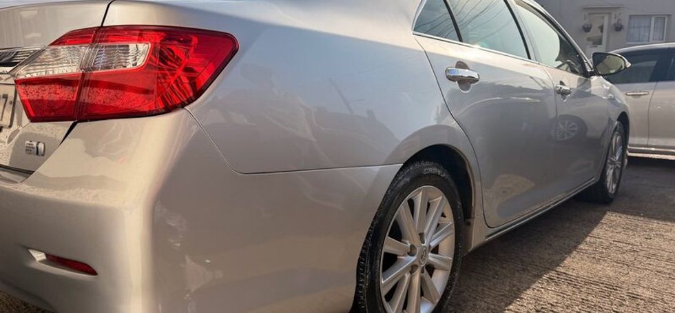Toyota Camry Hybrid LOOK