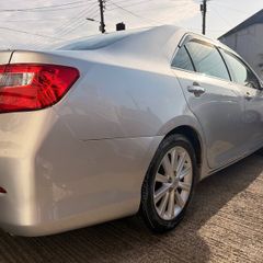 Toyota Camry Hybrid LOOK