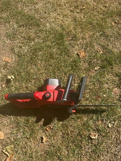 Battery chainsaw
