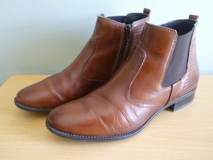 Brown Leather Chelsea Ladies Boots.  Side Zip. Colour Saddle Brown. Brand Ellen Blake.  Size Uk 6 / Eu 39.   In Very Good Condition. Quality Leather