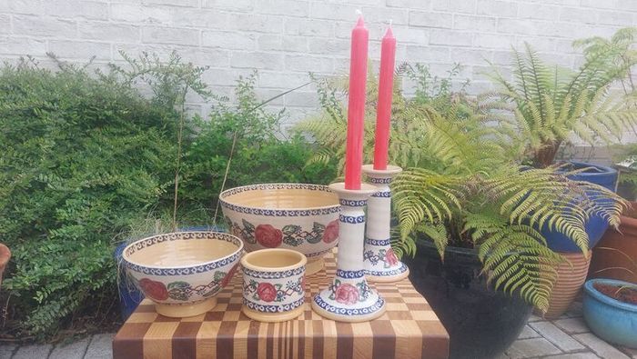Beautiful Nicholas Mosse Large Bowl in the Popular but Discontinued Kilfane Rose Pattern, Circa 1996-2004
