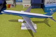 LTS 1:200 scale model airplane, Boeing 757 aircraft