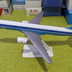 LTS 1:200 scale model airplane, Boeing 757 aircraft