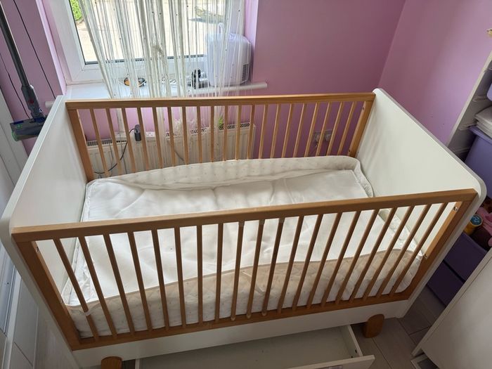 Pinio baby crib like new high quality