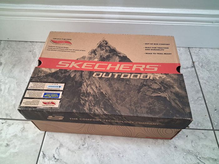 Brand New Skechers Arch Fit Road Walkers, Men's Size 10 (EU 45) Water Proof / Air Cooled