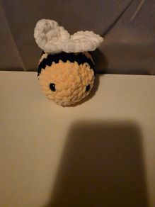 crochet bee plushie