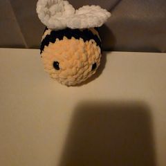 crochet bee plushie
