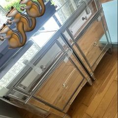 Bedside cabinets
