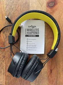 wireless headphones built microphone Smiggle kids Brand New