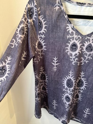 Beautiful Grey Floral Design Top Size S!