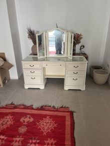 Dressing table