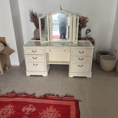 Dressing table