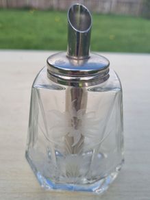 Vintage faceted sugar dispenser (sucrier doseur) from the 1950s or 1960s,