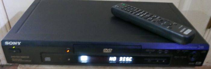 Sony DVP-S335 DVD CD DVD Video CD Player With Remote, works well.