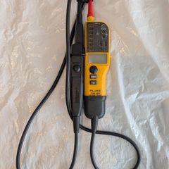Fluke T130 Voltage tester