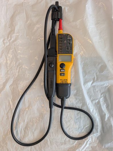 Fluke T130 Voltage tester