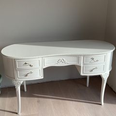 antique dressing table white Frenchic look