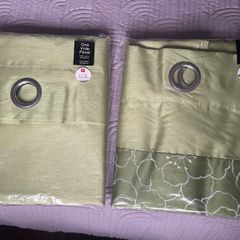 2x green voile panels