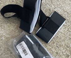 2 snowboard straps